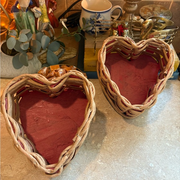 Vintage handmade heart shaped basket set - Picture 1 of 9